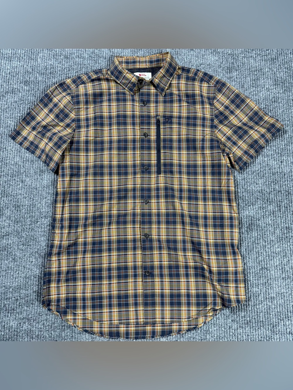 Fjallraven Abisko Hike Shirt Mens Medium Blue Plaid Short Sleeve Hiking Outdoor